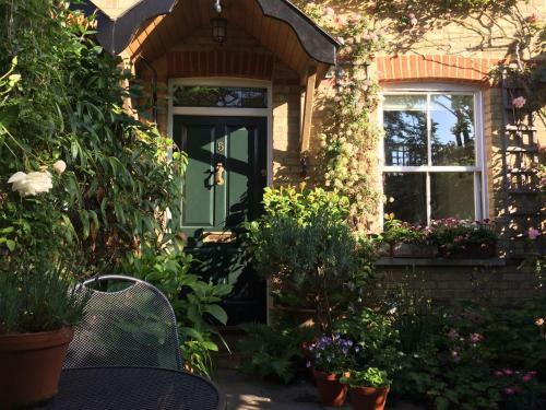 Bed & Breakfast Old Station Gardens, Sw London