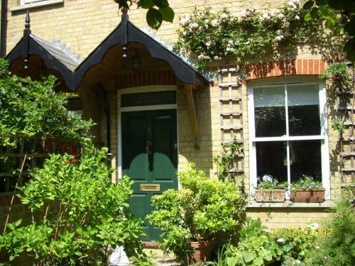 Bed & Breakfast Old Station Gardens, Sw London