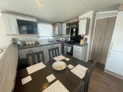 Lakeside Retreat 3
