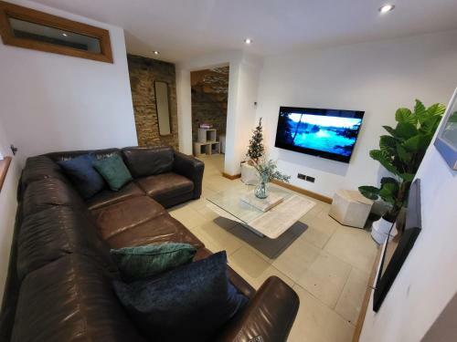 3 Bed Luxury Cottage With Private Hot Tub