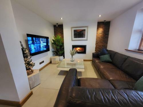 3 Bed Luxury Cottage With Private Hot Tub
