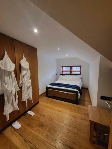 3 Bed Luxury Cottage With Private Hot Tub