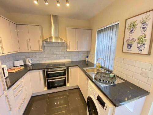 Rw25 Cossy 2 Bed Guest House Sa1 Great Location