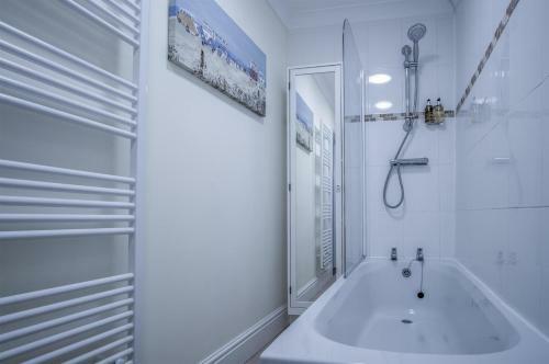 Flint House - 2 Bedroom Apartment - Tenby