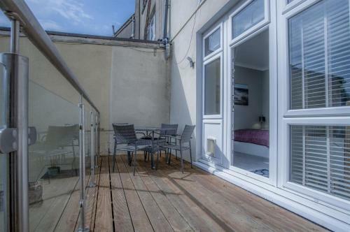 Flint House - 2 Bedroom Apartment - Tenby