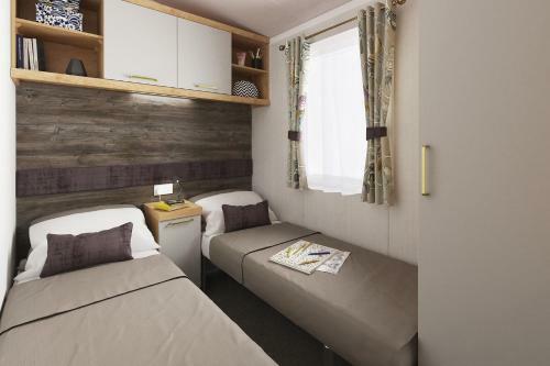 Lydstep Beach Bayview 2021 3-bedroom Holiday Home.