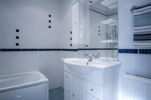 Judith's View - 3 Bedroom Apartment - Tenby