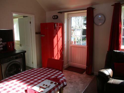 Midsummer Cottage