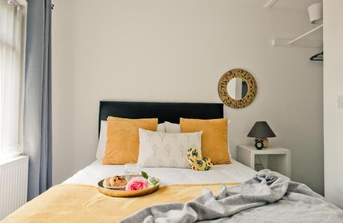 Comfy 3-bed House Near City Centre, Sleeps 6