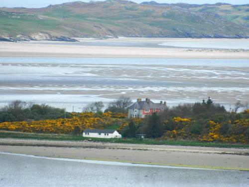 Spectacular Highland Cottage Overlooking The Sea