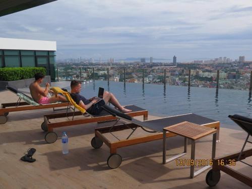 Central Pattaya Near Hilton 1 Br Poolseaview 8