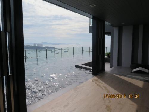 Central Pattaya Near Hilton 1 Br Poolseaview 8