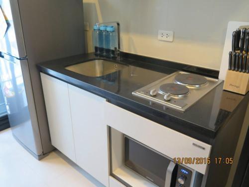 Central Pattaya Near Hilton 1 Br Poolseaview 8