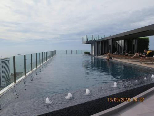 Central Pattaya Near Hilton 1 Br Poolseaview 8