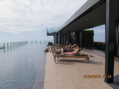 Central Pattaya Near Hilton 1 Br Poolseaview 8
