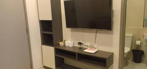 Central Pattaya Near Hilton 1 Br Poolseaview 8