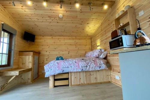Beautiful Wooden Tiny House With Hot Tub 2