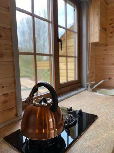 Beautiful Wooden Tiny House With Hot Tub 2