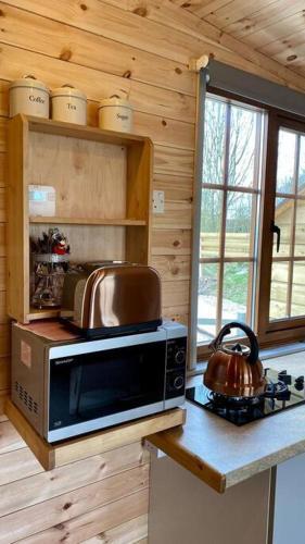 Beautiful Wooden Tiny House With Hot Tub 2