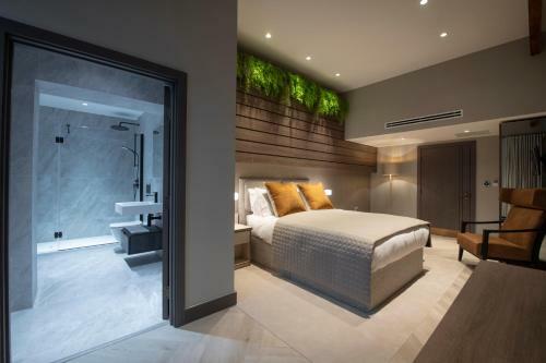 The Heyford Hotel