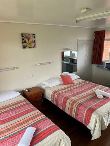 Crown Hotel Motel