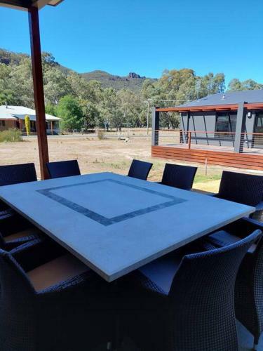 Cheeky Emu Spacious Family Accommodation Halls Gap