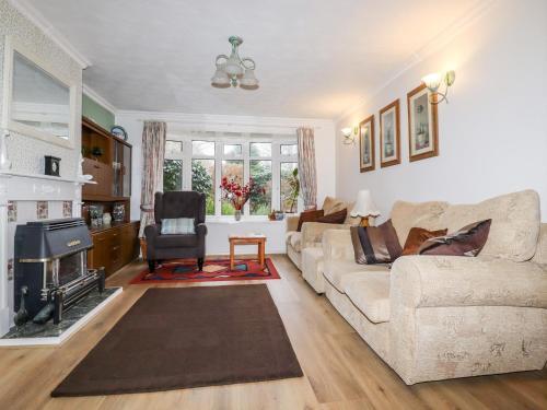 5 Hendra Close