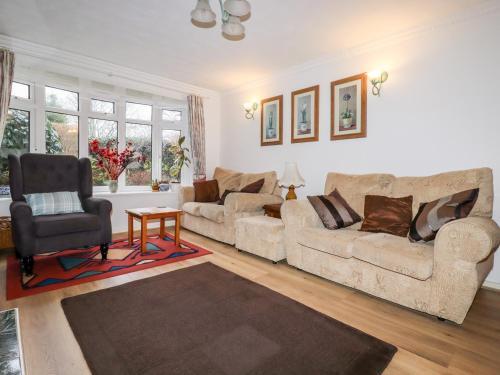 5 Hendra Close