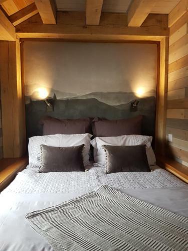 Newland Valley Log Cabins & Blackberry Landing