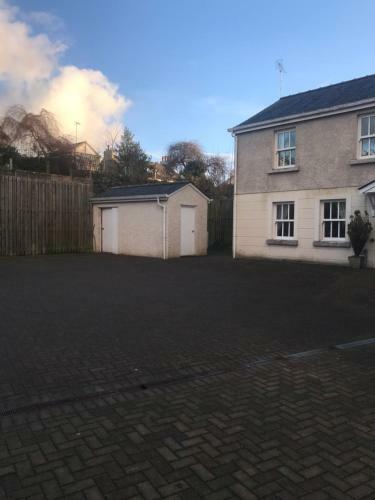 1 Laurel Court