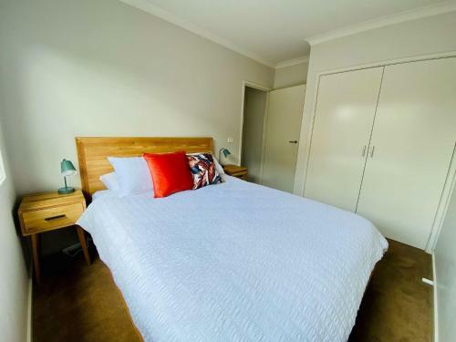 Goodenia Vibes Wifi And Linen Inc