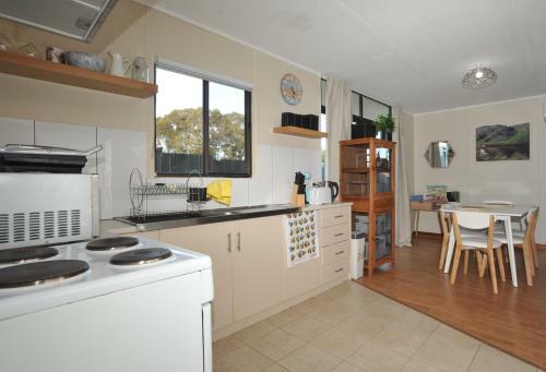 Investigator Beach Breeze Apartments U3