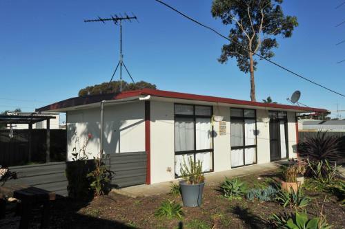 Investigator Beach Breeze Apartments U3