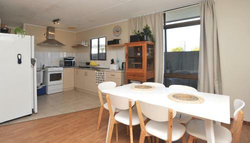 Investigator Beach Breeze Apartments U3