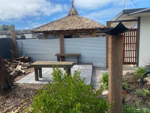 Investigator Beach Breeze Apartments U3