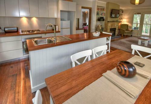 Ribbon Gum Lodge