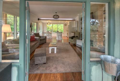Ribbon Gum Lodge