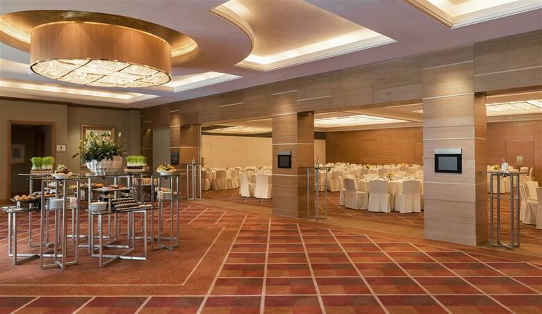 Sheraton Dubai Creek Hotel And Towers