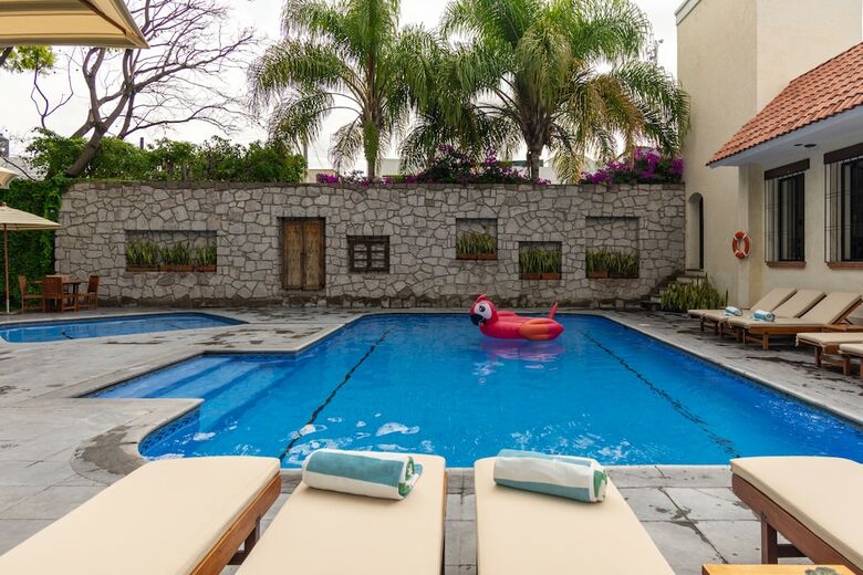 Hotel Flamingo Inn