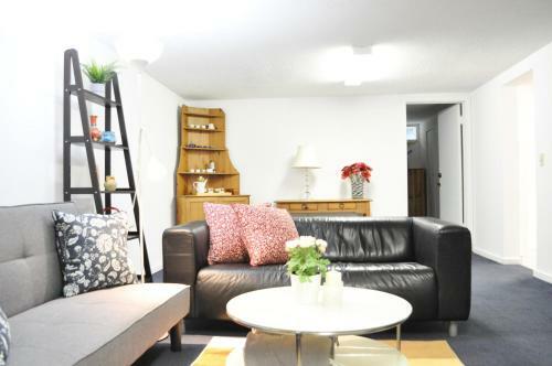 Apartamento Spacious 2 Bedroom Private Basement Suite In Lynn Canyon