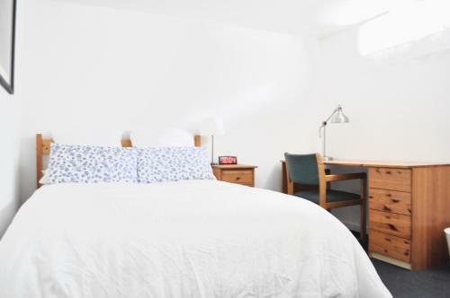 Apartamento Spacious 2 Bedroom Private Basement Suite In Lynn Canyon