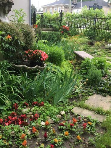 Apartamento The Carriage House Flat - Downtown Paris Canada