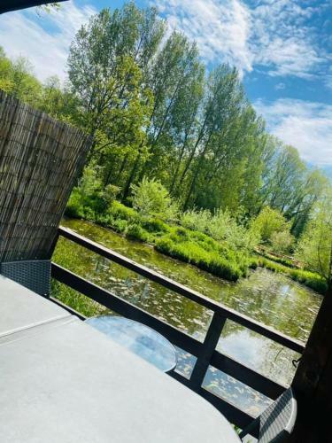Magpie 1 Hot Tub Huntersmoon-warminster-bath-wiltshire