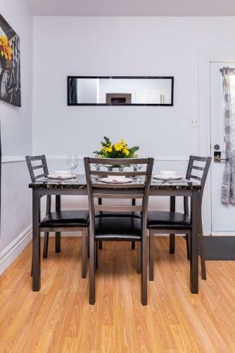 Apartamento Cozy & Warm 2bd King Apt, Steps From Byward Market!