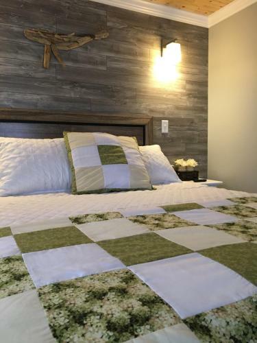 Motel Raleigh Rooms & Taylor's Crafts