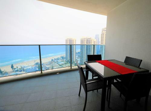 H Luxury Apartment At Surfers Paradise High Floor