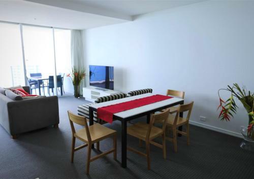 H Luxury Apartment At Surfers Paradise High Floor