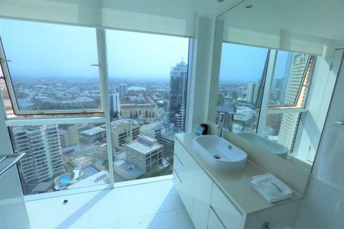 H Luxury Apartment At Surfers Paradise High Floor