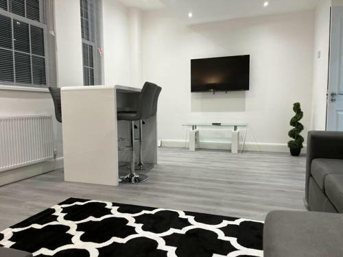 Spacious City Centre!! Luxury & Modern 1 Bed Apartment!!
