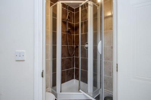 Captivating 3-bed Apartment In Grays